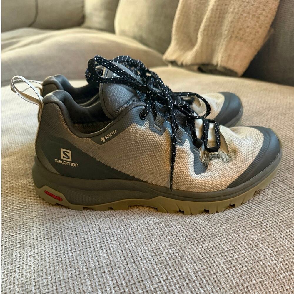 Salomon Vaya low GTX hiking shoes durable grey and beige upper size 5 wmns/ 3.5Y